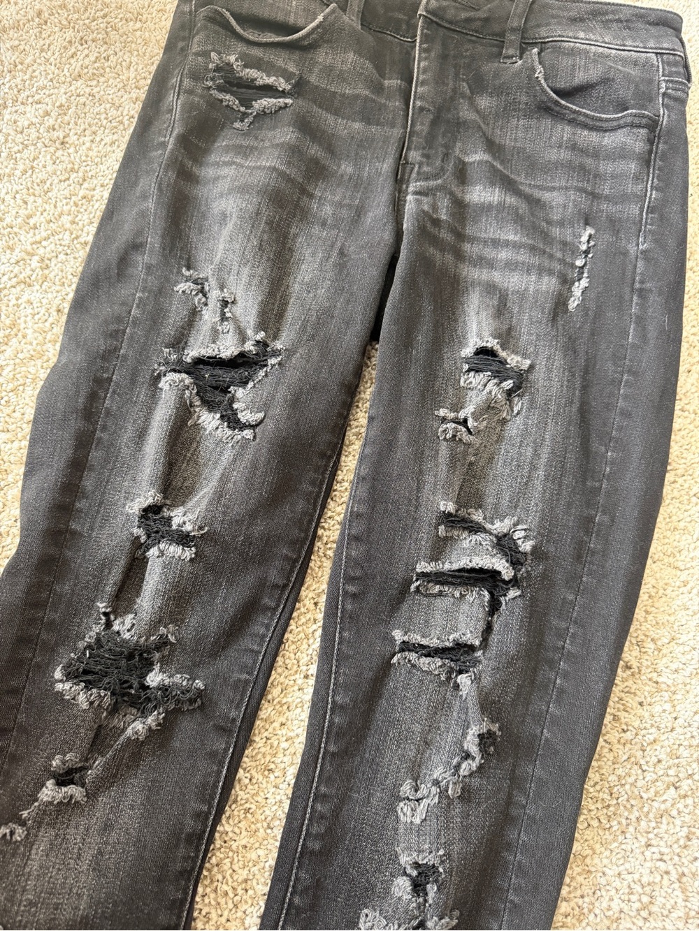American Eagle Outfitters Women's Black Distressed Skinny Jeans